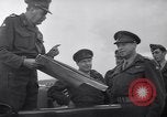Standbild britische Truppen Verhängung des Kriegsrechts Tel Aviv Palästina, 1947, aus Sekunde 48 historischem Filmmaterial Videoclip 65675038029