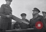 Standbild britische Truppen Verhängung des Kriegsrechts Tel Aviv Palästina, 1947, aus Sekunde 49 historischem Filmmaterial Videoclip 65675038029