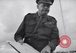 Standbild britische Truppen Verhängung des Kriegsrechts Tel Aviv Palästina, 1947, aus Sekunde 57 historischem Filmmaterial Videoclip 65675038029