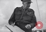 Standbild britische Truppen Verhängung des Kriegsrechts Tel Aviv Palästina, 1947, aus Sekunde 60 historischem Filmmaterial Videoclip 65675038029