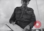 Standbild britische Truppen Verhängung des Kriegsrechts Tel Aviv Palästina, 1947, aus Sekunde 61 historischem Filmmaterial Videoclip 65675038029