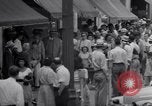 Standbild Zwerg Familie mit Baby Austin Texas USA, 1950, aus Sekunde 17 historischem Filmmaterial Videoclip 65675038030