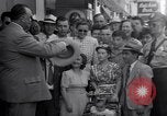 Standbild Zwerg Familie mit Baby Austin Texas USA, 1950, aus Sekunde 32 historischem Filmmaterial Videoclip 65675038030