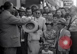 Standbild Zwerg Familie mit Baby Austin Texas USA, 1950, aus Sekunde 33 historischem Filmmaterial Videoclip 65675038030