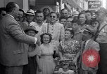 Standbild Zwerg Familie mit Baby Austin Texas USA, 1950, aus Sekunde 34 historischem Filmmaterial Videoclip 65675038030