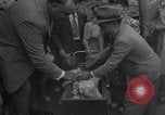 Standbild Zwerg Familie mit Baby Austin Texas USA, 1950, aus Sekunde 38 historischem Filmmaterial Videoclip 65675038030