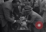 Standbild Zwerg Familie mit Baby Austin Texas USA, 1950, aus Sekunde 39 historischem Filmmaterial Videoclip 65675038030