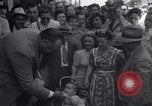 Standbild Zwerg Familie mit Baby Austin Texas USA, 1950, aus Sekunde 43 historischem Filmmaterial Videoclip 65675038030