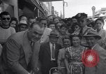 Standbild Zwerg Familie mit Baby Austin Texas USA, 1950, aus Sekunde 46 historischem Filmmaterial Videoclip 65675038030