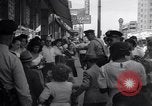 Standbild Zwerg Familie mit Baby Austin Texas USA, 1950, aus Sekunde 54 historischem Filmmaterial Videoclip 65675038030