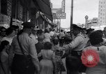Standbild Zwerg Familie mit Baby Austin Texas USA, 1950, aus Sekunde 56 historischem Filmmaterial Videoclip 65675038030