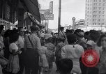 Standbild Zwerg Familie mit Baby Austin Texas USA, 1950, aus Sekunde 58 historischem Filmmaterial Videoclip 65675038030