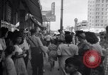 Standbild Zwerg Familie mit Baby Austin Texas USA, 1950, aus Sekunde 59 historischem Filmmaterial Videoclip 65675038030