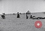 Standbild Beduinen Sinai Halbinsel, 1945, aus Sekunde 35 historischem Filmmaterial Videoclip 65675038045