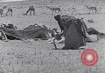 Standbild Beduinen Sinai Halbinsel, 1945, aus Sekunde 48 historischem Filmmaterial Videoclip 65675038045