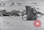 Standbild Beduinen Sinai Halbinsel, 1945, aus Sekunde 50 historischem Filmmaterial Videoclip 65675038045