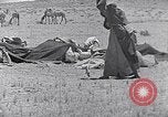 Standbild Beduinen Sinai Halbinsel, 1945, aus Sekunde 52 historischem Filmmaterial Videoclip 65675038045