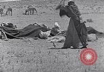 Standbild Beduinen Sinai Halbinsel, 1945, aus Sekunde 53 historischem Filmmaterial Videoclip 65675038045