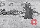 Standbild Beduinen Sinai Halbinsel, 1945, aus Sekunde 54 historischem Filmmaterial Videoclip 65675038045
