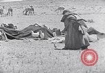 Standbild Beduinen Sinai Halbinsel, 1945, aus Sekunde 55 historischem Filmmaterial Videoclip 65675038045