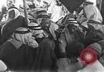 Standbild Beduinen Sinai Halbinsel, 1945, aus Sekunde 62 historischem Filmmaterial Videoclip 65675038045