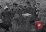 Standbild britische Soldaten Palästina, 1947, aus Sekunde 36 historischem Filmmaterial Videoclip 65675038055