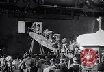 Immagine di I soldati americani lasciano l'Europa per tornare a casa alla fine della seconda guerra mondiale Teatro europeo, 1945, secondo 26 filmato di repertorio 65675038060