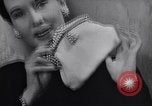 Standbild Milady's Handtaschen New York City USA, 1945, aus Sekunde 13 historischem Filmmaterial Videoclip 65675038063