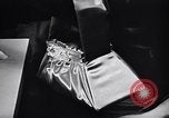 Standbild Milady's Handtaschen New York City USA, 1945, aus Sekunde 20 historischem Filmmaterial Videoclip 65675038063