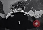Standbild Milady's Handtaschen New York City USA, 1945, aus Sekunde 27 historischem Filmmaterial Videoclip 65675038063