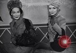 Standbild Milady's Handtaschen New York City USA, 1945, aus Sekunde 41 historischem Filmmaterial Videoclip 65675038063