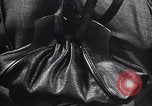Standbild Milady's Handtaschen New York City USA, 1945, aus Sekunde 42 historischem Filmmaterial Videoclip 65675038063