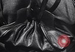 Standbild Milady's Handtaschen New York City USA, 1945, aus Sekunde 43 historischem Filmmaterial Videoclip 65675038063