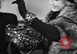 Standbild Milady's Handtaschen New York City USA, 1945, aus Sekunde 45 historischem Filmmaterial Videoclip 65675038063