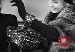 Standbild Milady's Handtaschen New York City USA, 1945, aus Sekunde 46 historischem Filmmaterial Videoclip 65675038063