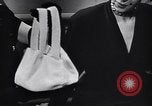 Standbild Milady's Handtaschen New York City USA, 1945, aus Sekunde 49 historischem Filmmaterial Videoclip 65675038063