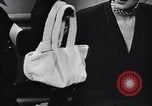 Standbild Milady's Handtaschen New York City USA, 1945, aus Sekunde 51 historischem Filmmaterial Videoclip 65675038063