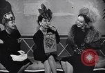 Standbild Milady's Handtaschen New York City USA, 1945, aus Sekunde 56 historischem Filmmaterial Videoclip 65675038063