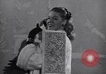 Standbild Milady's Handtaschen New York City USA, 1945, aus Sekunde 61 historischem Filmmaterial Videoclip 65675038063