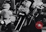 Immagine di Artiglieria tedesca e la Luftwaffe attacco aereo USA Germania, 1944, secondo 47 filmato di repertorio 65675038104