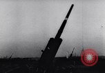 Immagine di Artiglieria tedesca e la Luftwaffe attacco aereo USA Germania, 1944, secondo 52 filmato di repertorio 65675038104