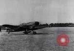 Immagine di Artiglieria tedesca e la Luftwaffe attacco aereo USA Germania, 1944, secondo 58 filmato di repertorio 65675038104
