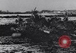 Standbild Wrack der US-Kampfflugzeuge abgeschossen von deutschen Truppen Deutschland, 1944, aus Sekunde 5 historischem Filmmaterial Videoclip 65675038105