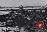 Standbild Wrack der US-Kampfflugzeuge abgeschossen von deutschen Truppen Deutschland, 1944, aus Sekunde 6 historischem Filmmaterial Videoclip 65675038105
