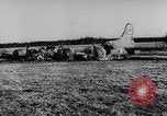 Standbild Wrack der US-Kampfflugzeuge abgeschossen von deutschen Truppen Deutschland, 1944, aus Sekunde 21 historischem Filmmaterial Videoclip 65675038105