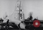 Standbild Wrack der US-Kampfflugzeuge abgeschossen von deutschen Truppen Deutschland, 1944, aus Sekunde 26 historischem Filmmaterial Videoclip 65675038105