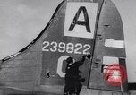 Standbild Wrack der US-Kampfflugzeuge abgeschossen von deutschen Truppen Deutschland, 1944, aus Sekunde 30 historischem Filmmaterial Videoclip 65675038105
