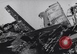 Standbild Wrack der US-Kampfflugzeuge abgeschossen von deutschen Truppen Deutschland, 1944, aus Sekunde 35 historischem Filmmaterial Videoclip 65675038105