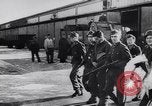Standbild Wrack der US-Kampfflugzeuge abgeschossen von deutschen Truppen Deutschland, 1944, aus Sekunde 53 historischem Filmmaterial Videoclip 65675038105