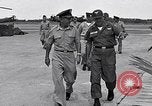 Standbild General James F Collins Soc Trang Vietnam, 1963, aus Sekunde 1 historischem Filmmaterial Videoclip 65675038151